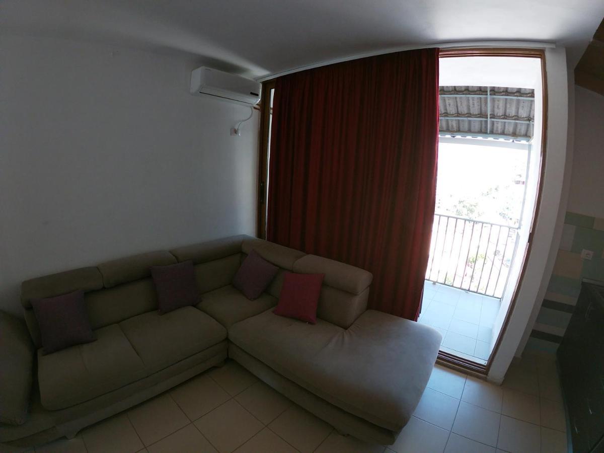 Honey Apartments Near Promenade Sarandë Exterior foto