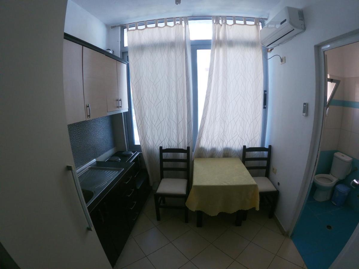 Honey Apartments Near Promenade Sarandë Exterior foto